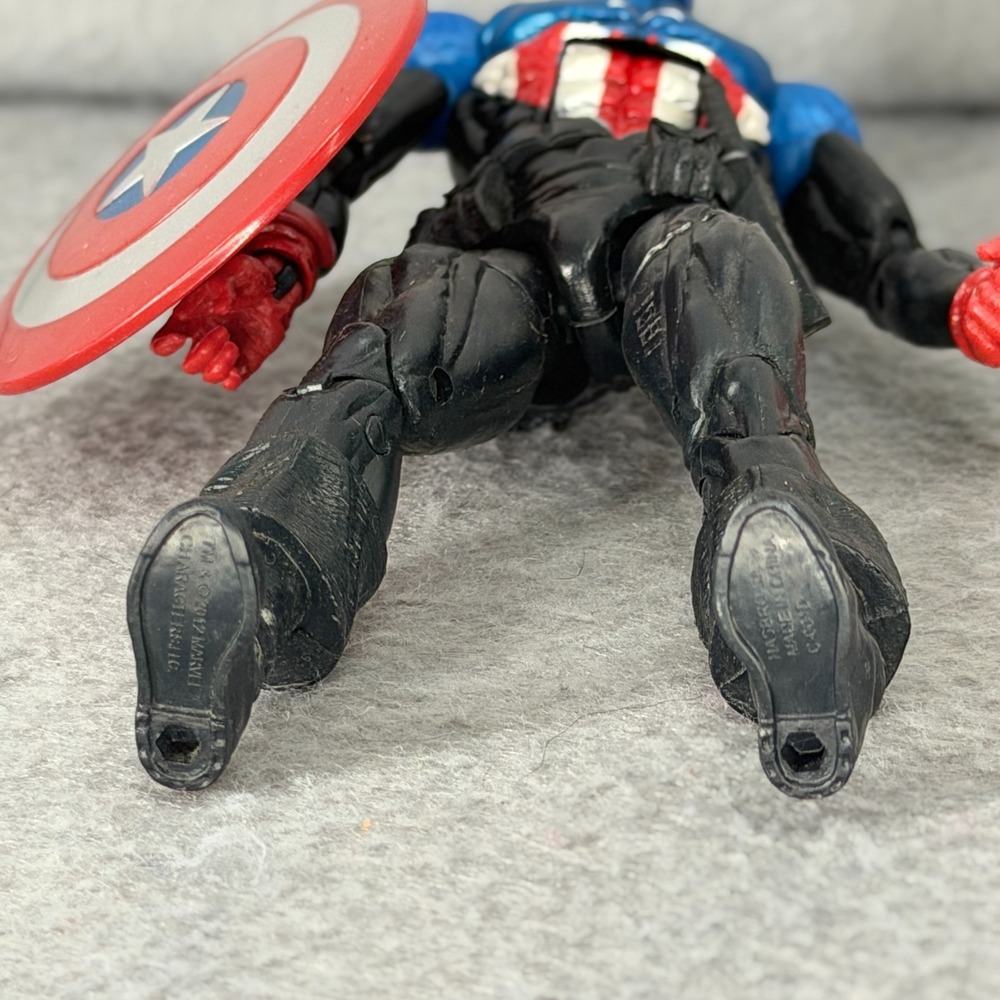 Marvel Legends BUCKY CAPTAIN AMERICA 6" Action Figure Arnim Zola BAF Wave 2012 - Picture 10 of 11